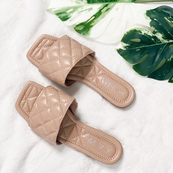 Quilted nude flat slide sandals - Picture 4 of 4